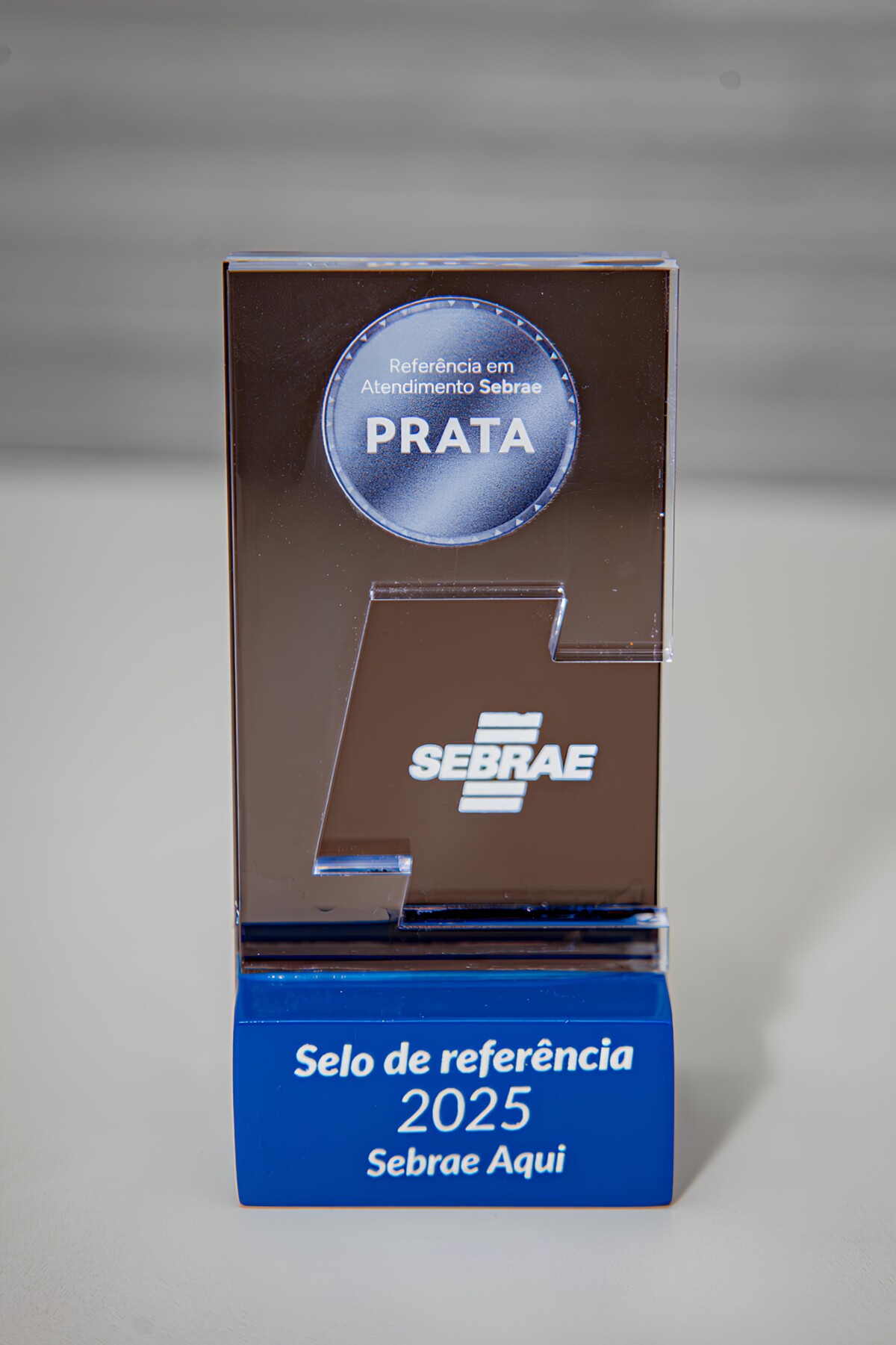 prefeitura-de-carapicuiba-celebra-a-conquista-do-selo-prata-de-referencia-em-atendimento-pelo-sebrae-aqui
