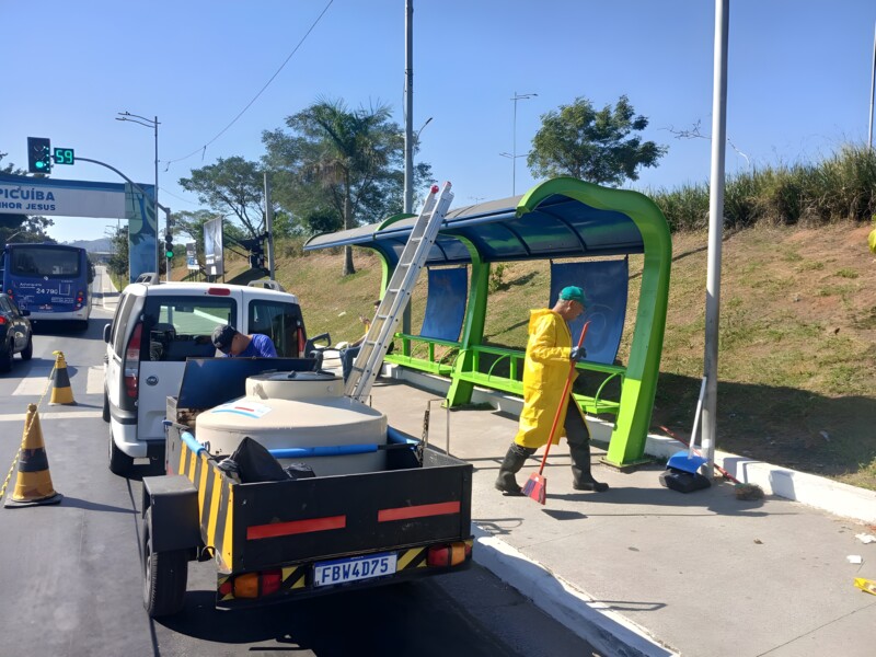 prefeitura-de-carapicuiba-realiza-revitalizacao-e-ampliacao-dos-pontos-de-onibus-da-cidade