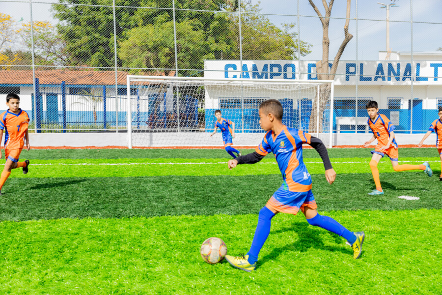 inscricoes-para-aulas-de-futebol-no-campo-do-planalto-estao-abertas