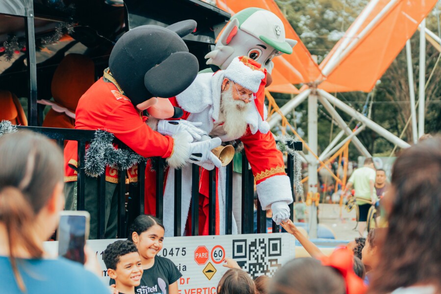 natal-mais-feliz-no-parque-dos-paturis-distribui-brinquedos-a-milhares-de-criancas