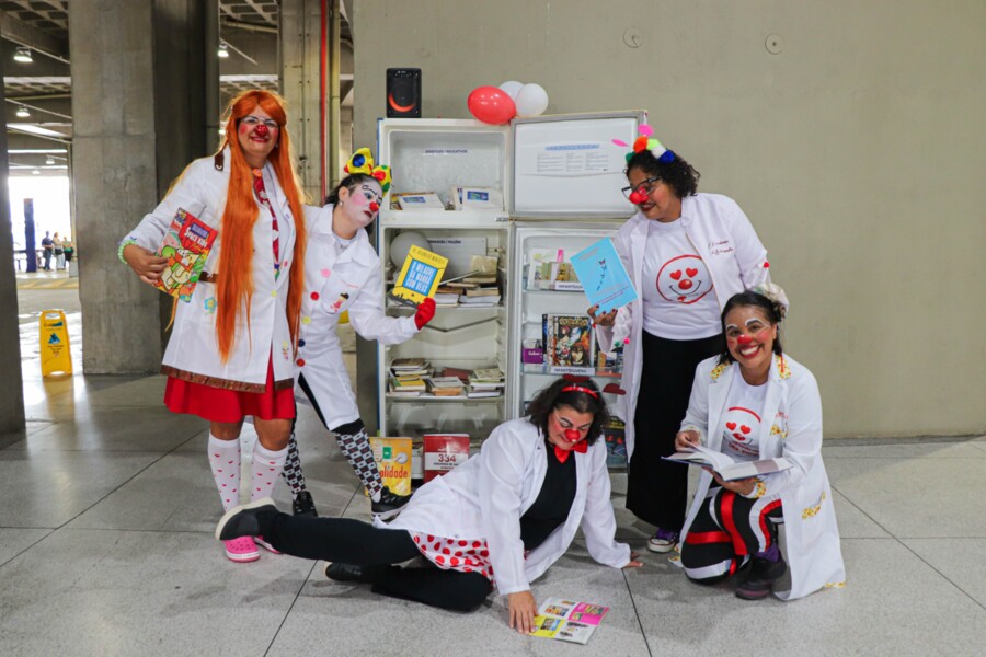 acao-geladeira-do-saber-no-terminal-intermunicipal-incentiva-a-leitura