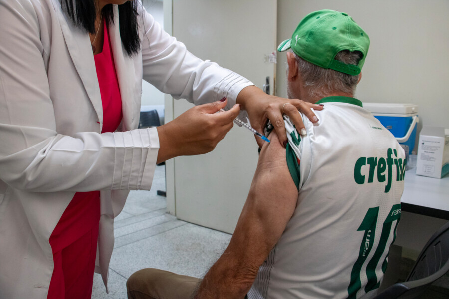 prefeitura-de-carapicuiba-inicia-vacinacao-contra-a-gripe-para-grupos-prioritarios