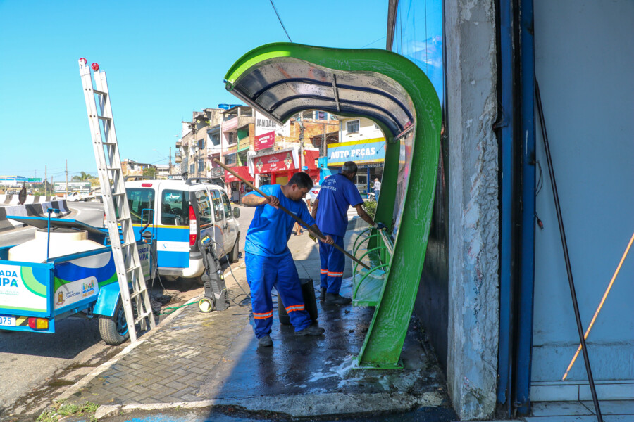 prefeitura-de-carapicuiba-revitaliza-pontos-de-onibus-e-reforca-acoes-do-programa-parada-limpa