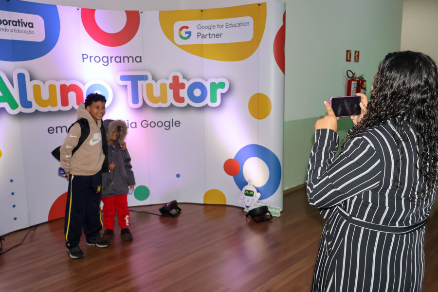 prefeitura-de-carapicuiba-lanca-programa-aluno-tutor-em-tecnologia-google-para-estudantes-da-rede-municipal